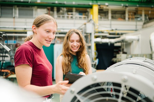 Studentinnen im Labor.